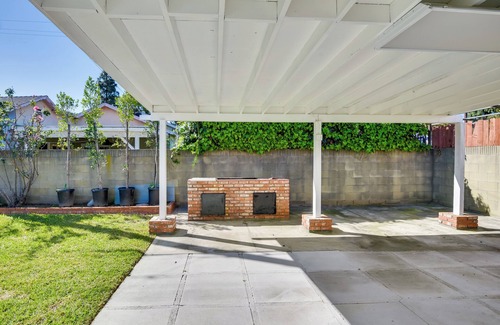 El Rancho Cottage | Pico Rivera Home w/Patio ~ 20 Mi to Disney!