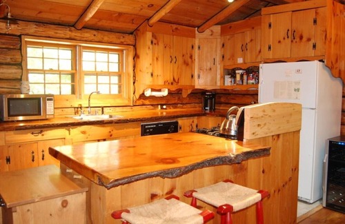 Manchester Center House | Picture Perfect Vermont log cabin - close to everything Manchester has to offer