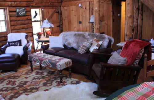 Manchester Center House | Picture Perfect Vermont log cabin - close to everything Manchester has to offer