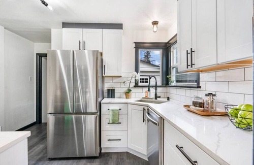 Arnada House | Picture Perfect Bungalow in the ❤ of DT Vancouver!