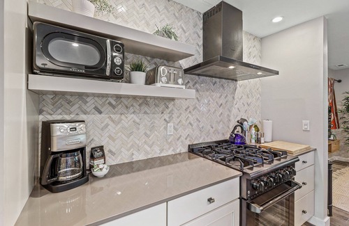 Southside House | Picture Perfect Mountain Retreat | Walk to Downtown & NAU | Hot Tub & Unbelievable Backyard!