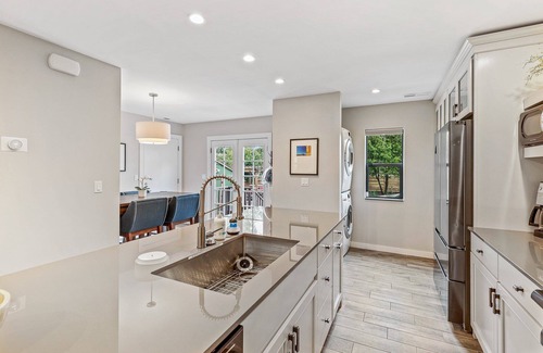 Southside House | Picture Perfect Mountain Retreat | Walk to Downtown & NAU | Hot Tub & Unbelievable Backyard!