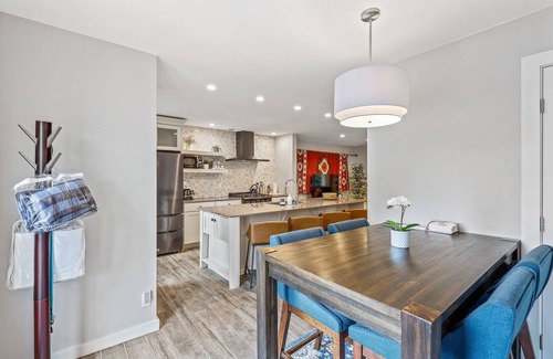 Southside House | Picture Perfect Mountain Retreat | Walk to Downtown & NAU | Hot Tub & Unbelievable Backyard!
