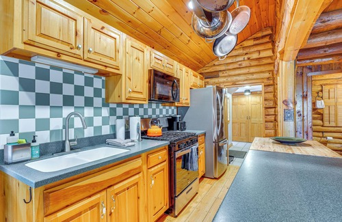 Bridgewater Corners Cabin | Picture-Perfect Vermont Mtn Cabin w/Hot Tub!