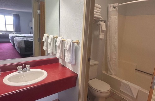 Munising Hotel | Pictured Rocks Inn & Suites
