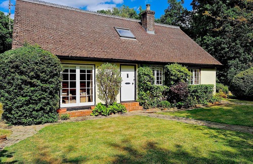 Lingfield Cottage | Picturesque 4 Bed Cottage Lingfield, Surrey