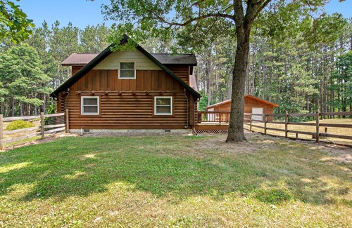 Necedah Cabin | Picturesque dog-friendly cabin with firepit, pool table, deck, yard, & fireplace