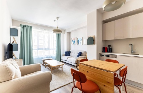 Maltepe Apartment | Picturesque Flat Near Metro 9 min to Coast