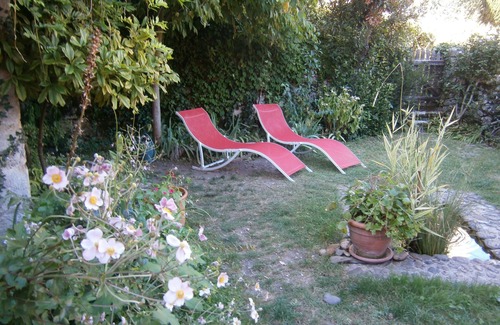 Saint-Cirq-Lapopie House | Picturesque House & Garden in Historic Village
