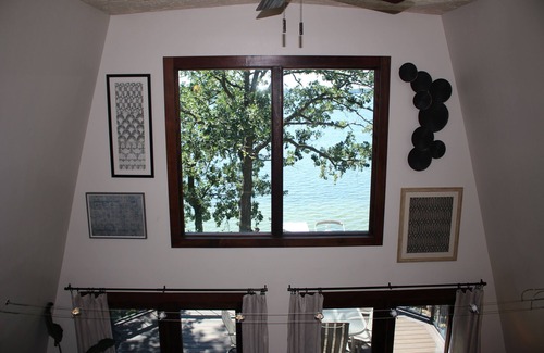 Annandale Cabin | Picturesque lake home w/separate entertainment lodge