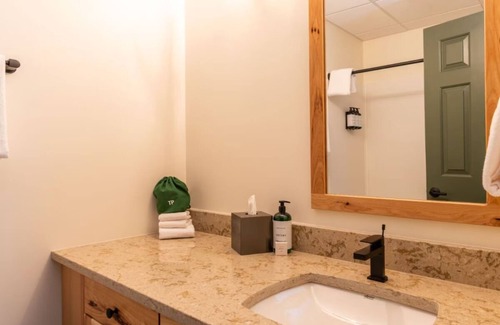 Schroon Lake Hotel | Picturesque Lakeside Views from Charming Resort | 4 Relaxing Units