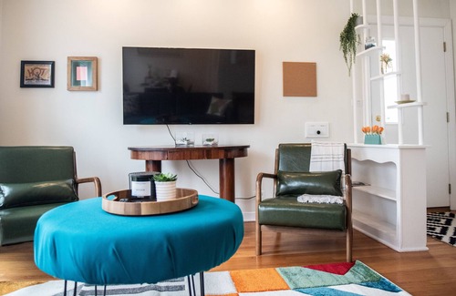 Highland Park House | Picturesque! Mid Mod Home - 20min from Chicago!