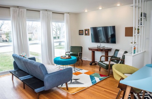 Highland Park House | Picturesque! Mid Mod Home - 20min from Chicago!