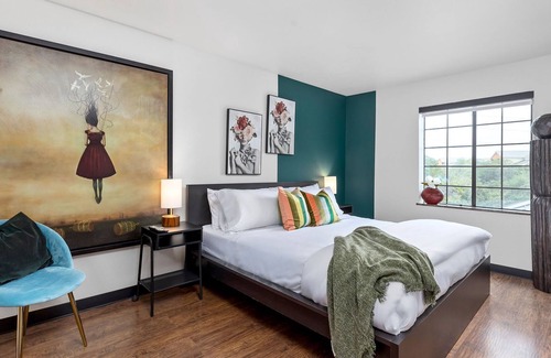 Wetmore Apartment | Picturesque Pool View w/King Bed at La Cantera