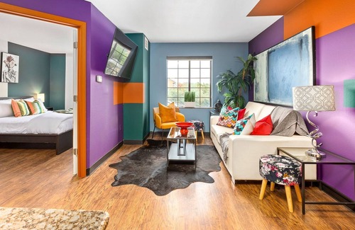 Wetmore Apartment | Picturesque Pool View w/King Bed at La Cantera