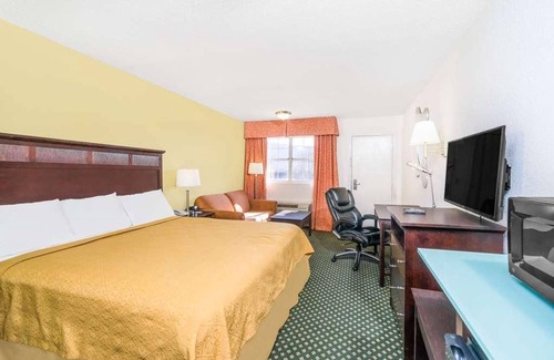Lookout Valley Neighborhood Association Hotel | Picturesque View! w/Free Parking & Outdoor Pool, Near Creative Discovery Museum