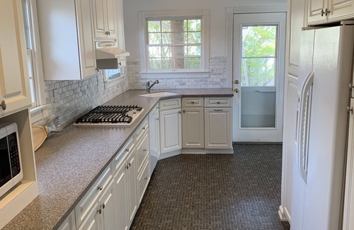 East Marion House | Picturesque Views Of Gardiners Bay/Shelter Island With Heated Waterfront Pool