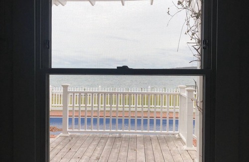 East Marion House | Picturesque Views Of Gardiners Bay/Shelter Island With Heated Waterfront Pool