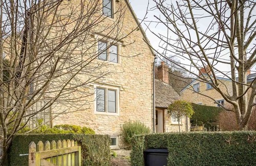 Nailsworth Cottage | PIE COTTAGE, family friendly, character holiday cottage in Nailsworth