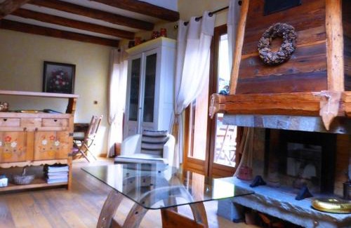 Areches Apartment | Pied-à-terre confort au cœur d'Arêches-Beaufort, T3 lumineux avec balcon et commerces à pied. - FR-1-342-297