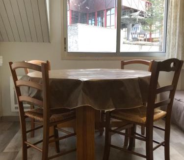 Cauterets Apartment | Pied télécabine avec parking couvert, T2 bis 5 personnes.