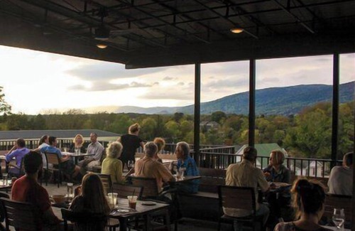 Crozet Apartment | Piedmont Place 401 | Lux Vineyard & Brewery Getaway in the Heart of Crozet | Pet Friendly