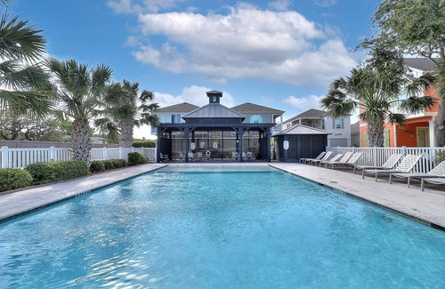 Sailhouse House | Pier access! Beautiful pool! 3 bedroom, 2.5 bathroom home in Rockport!