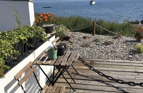Tighnabruaich Cottage | Pier Cottage at Kames - a cosy studio cottage