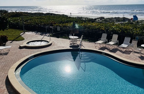 Independence Square Condo | Pier House! Beautiful Beachfront Condo!