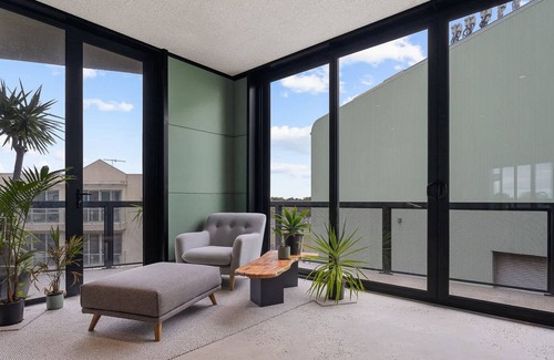 Patterson Lakes House | Pier One Luxe Riverside Living