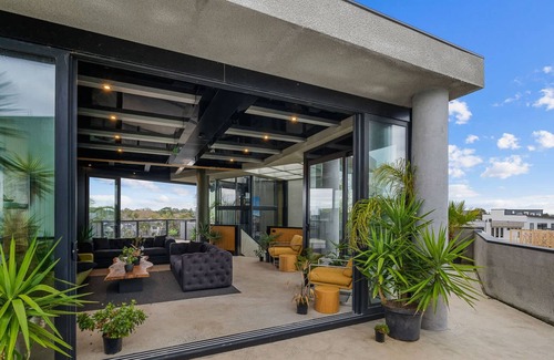 Patterson Lakes House | Pier One Luxe Riverside Living