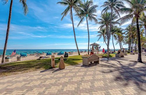 Deerfield Beach Apartment | Pier Walk on Deerfield Beach Island