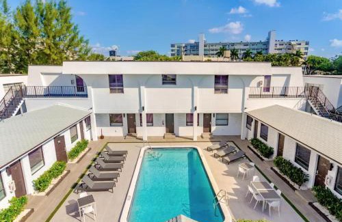 Deerfield Beach Apartment | Pier Walk on Deerfield Beach Island