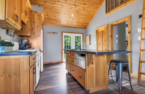 Kincardine Cottage | PIER280 - Lakefront Beauty, Private Lake Access