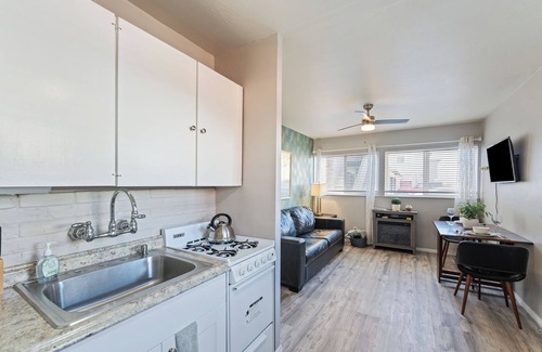 Pierpont Bay Apartment | Pierpont Beach, Ventura Seaside Escape 2 beach!+ AC