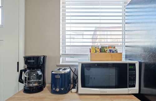 Pierpont Bay Apartment | Pierpont Beach, Ventura Seaside Escape 2 beach!+ AC