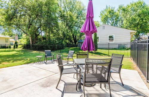 Manhattan House | Pierre Place-Stay in the Heart of Manhattan with Kansas Pride & Comfort