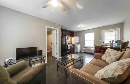 Russellville Cottage | Pierre’s Getaway, near Tech and ANO!