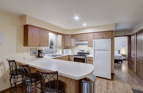 Lake Delton Condo | Piers & Pines at Island Pointe