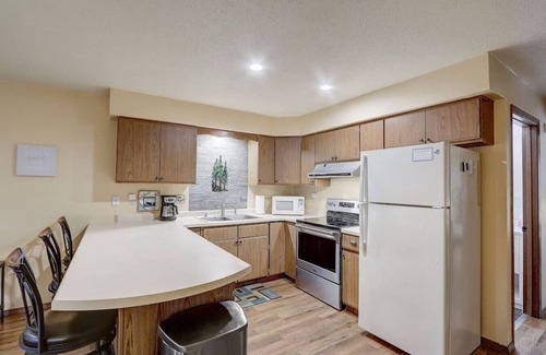 Lake Delton Condo | Piers & Pines at Island Pointe
