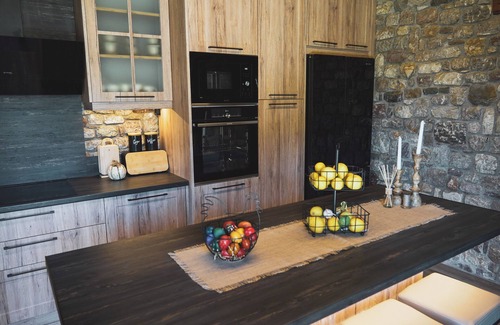 Aigio House | PIETRA VILLA, all inclusive. 6om from the sea, garden and private parking.