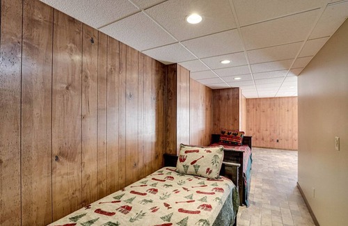Kodak Cabin | Pigeon Forge - FIVE MINUTES TO BUCCEES - 3 Bedroom - Sleeps 8
