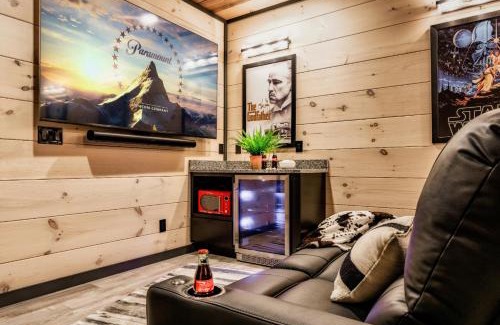 Sevierville House | Pigeon Forge Large Cabins Sleeps Up to 66 Water Park Access
