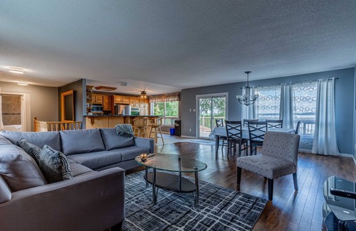 Bobcaygeon Cottage | Pigeon Lakeside Family Cottage With Amazing Views Lots of Activities and Fishing