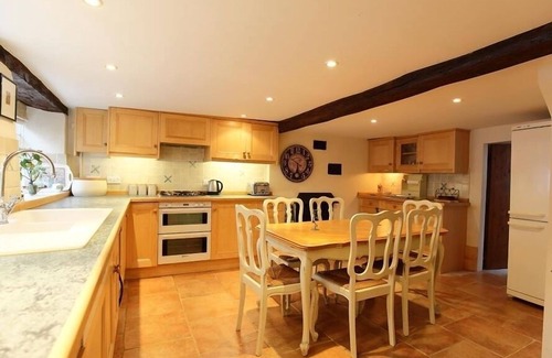 Stow-on-the-Wold Cottage | PIKE COTTAGE, family friendly, with open fire in Stow-On-The-Wold