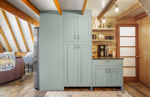 Florissant House | Pikes Peak A-Frame Retreat w/Hot Tub & stunning mountain views. Pets welcome!