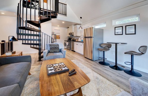 Central Colorado Springs House | Pikes Peak Getaway: 2 Homes w/3 Kitchens, 3 Living Rooms, 2 connect Fenced Yards