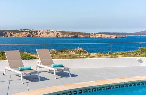 Punta Grossa Villa | Pilar · ❤️Villa Pilar❤️Frontline with great seaviews ❤️close to Beach ❤️free AC&WiFi