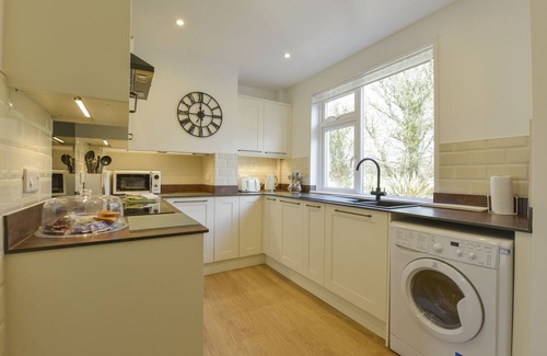 Westleigh Cottage | PILLHEAD COTTAGE, pet friendly, with pool in Bideford