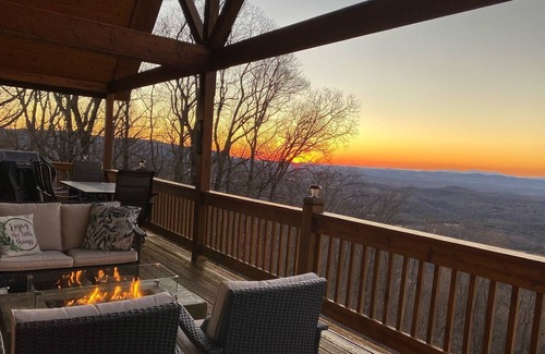 Cana Cabin | Pilot's Perch Too ~ Luxurious Blue Ridge Cabin with Breathtaking Views